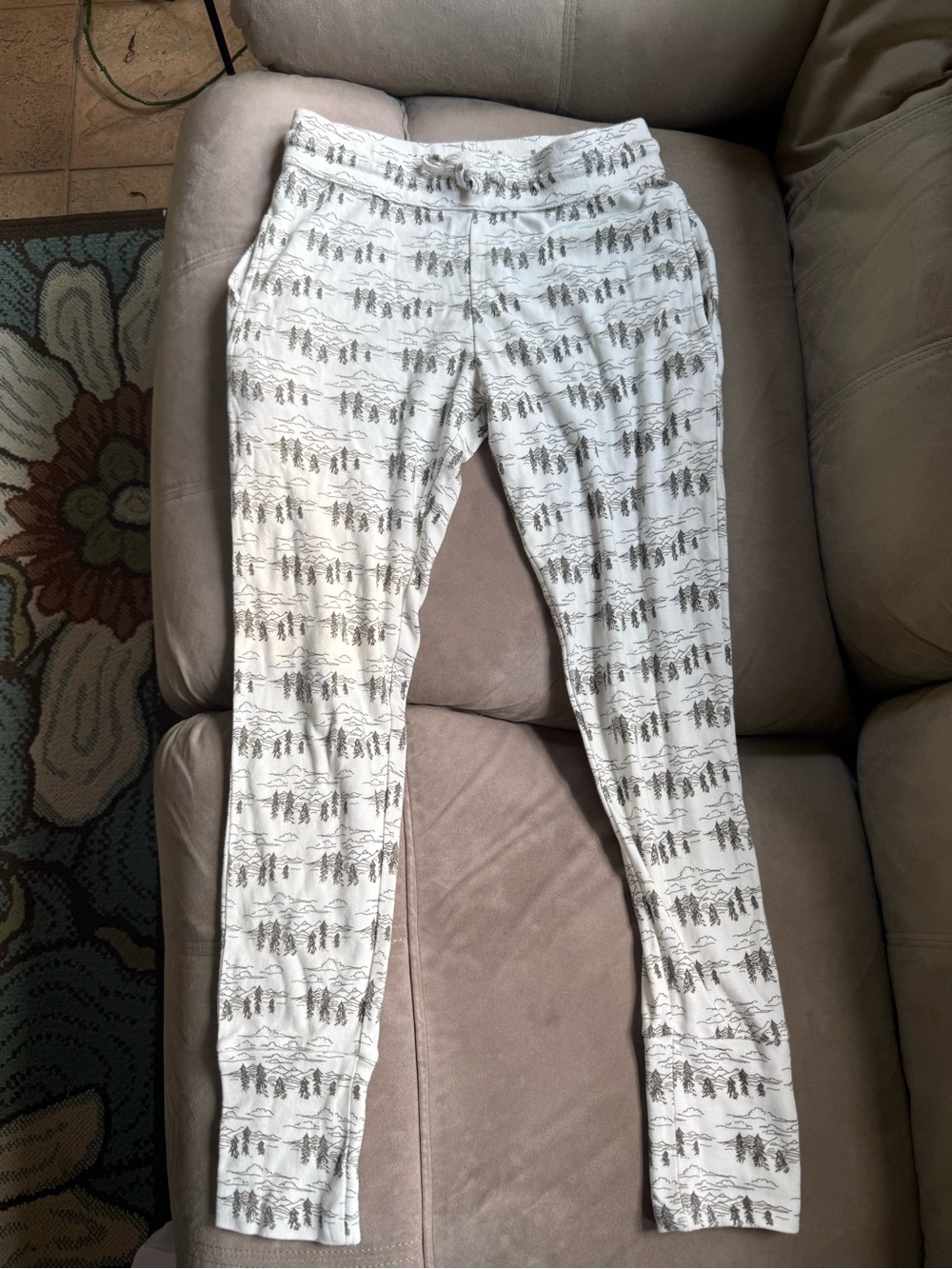 kate quinn 100% cotton White Cropped Leggings with Gray Nature Print